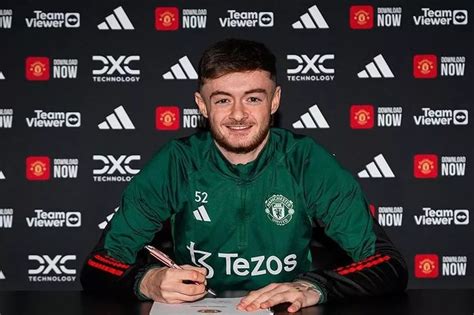 Joe Hugill Signs New Manchester United Deal Ahead Of Loan Exit