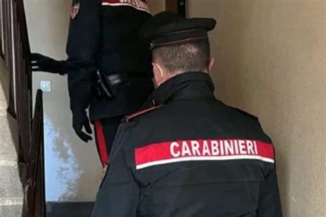 Picchia Il Padre E Lo Ferisce Alla Testa Arrestato 53enne Sequestrato