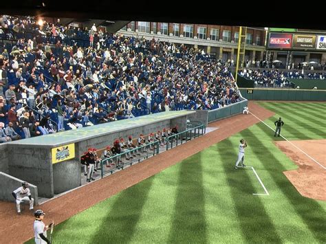 Mlb The Show 19 Finally Adds Virtual Sales Reps To The Crowd