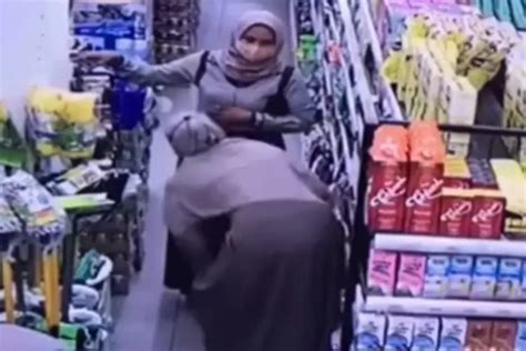 Viral Duo Emak Emak Berkerudung Curi Susu Formula Di Supermarket