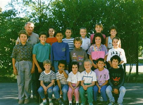 Photo De Classe Classe Du CM1 Au CM2 De 1990 Ecole Primaire Puget