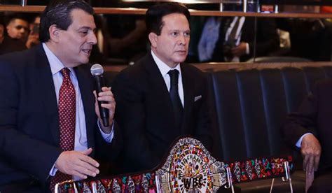 Mauricio Sulaimán habló sobre Canelo y Charlo será una combinación