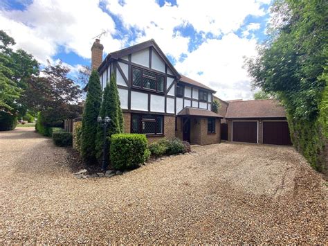 4 Bed Detached House To Rent In Cheshire Park Warfield Bracknell