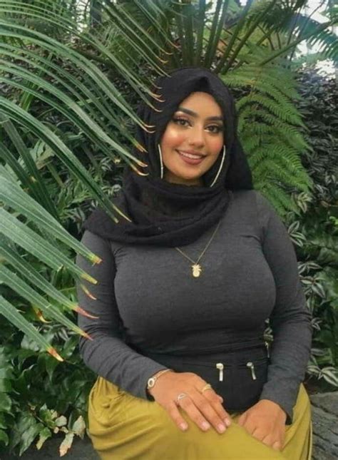 Pin By The Lava Queen On Hijabis Fashion Kind Curvy Women Fashion