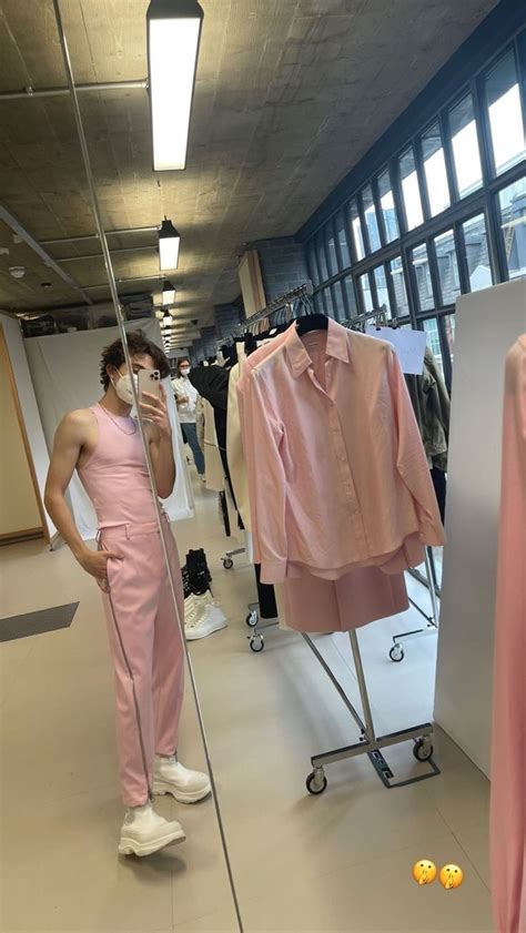 Timoth E Chalamet Fans On Twitter Fashion Timothee Chalamet Pink Suit