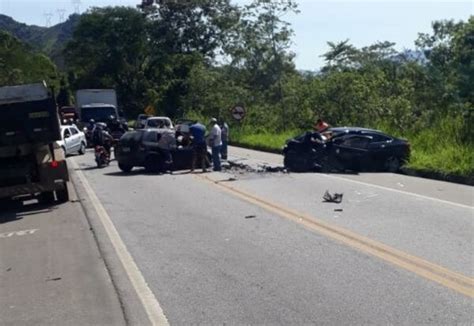 Um Morre E Cinco Ficam Feridos Em Acidente Na Rio Santos Diário Do Vale