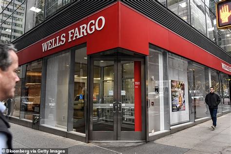 Disgraced Wells Fargo Exec Carrie Tolstedt Faces A Year In Prison Over