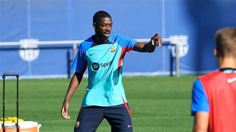 Ousmane Dembélé ya trabaja sobre el césped en solitario