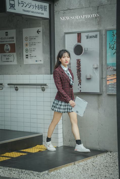 Ngắm em hot girl váy ngắn