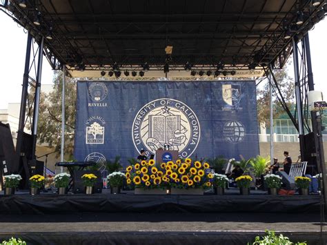 Pin by UCSD Bookstore on UCSD Graduation/Alumni | Stage decorations ...