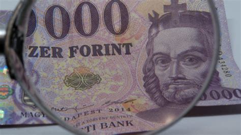 Feketepéntek ismét gyengült a forint