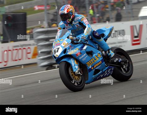 Shane Byrne Shakey 2003 BSB Champion aboard his Rizla Suzuki GSXR1000 ...