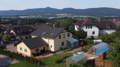 Rodinný dům 5 kk dvojgaráž 247 m2 Stráž nad Nisou Liberec pozemek