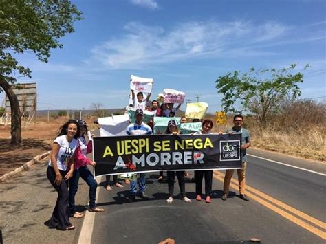 Br Alunos Da Uespi De Picos Fazem Protesto Por Falta De