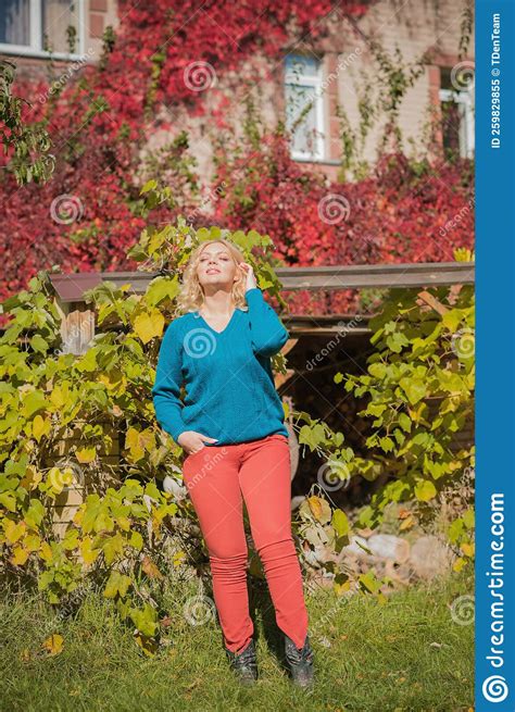 Autumn Vibes Blonde Chubby Woman Plus Size Concept Stock Image Image Of Outdoors Wool