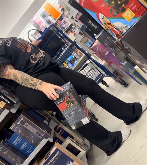 Huge Ass Sexy Tatted Up Beautiful Milf In Flare Spandex Spandex Leggings Yoga Pants Forum