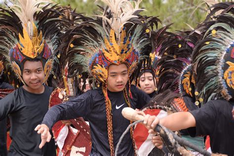 Kirab Budaya Pesta Njuah Njuah 2023 Wujud Harmoni Keberagaman