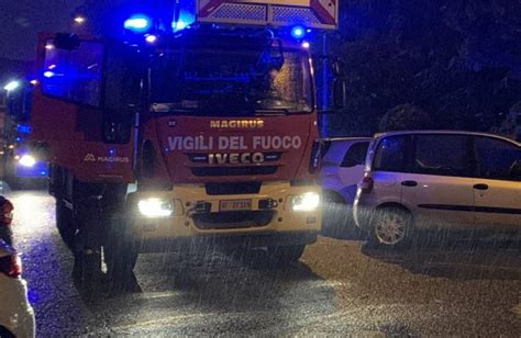 Incendio In Un Palazzo A Citt Studi Morto Uomo Di Anni