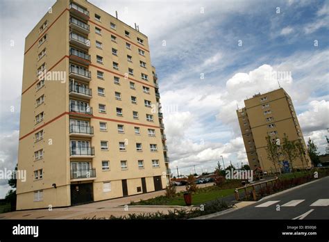 2 high rise flats on a council estate in Bristol Stock Photo - Alamy