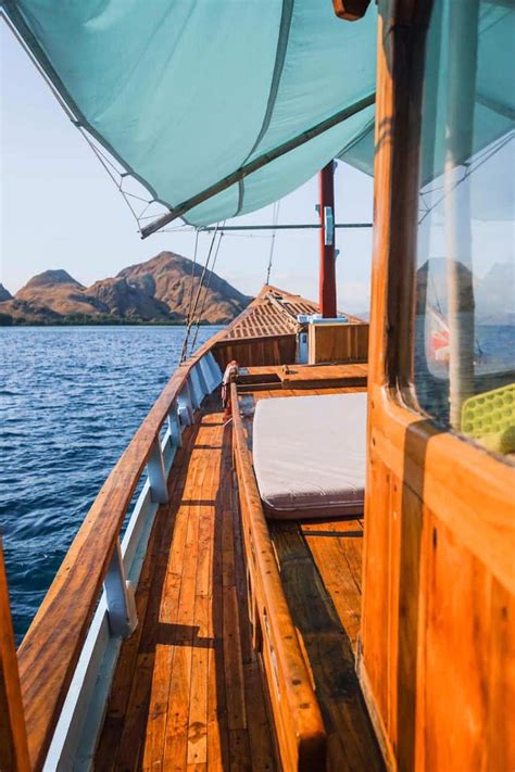 Sewa Kapal Labuan Bajo Sailing Komodo Trip Labuan Bajo