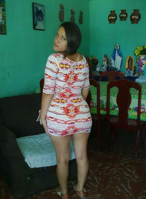 JOVEN LATINA LE ENCANTA POSAR EN MINI Bucetas Gostosinhas