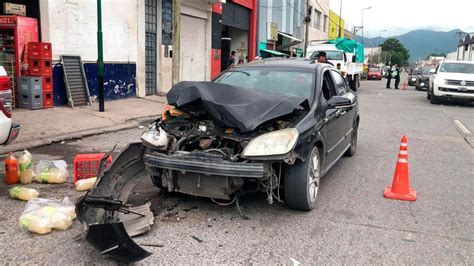 Terrible accidente entre una camioneta y un automóvil dejó a una menor