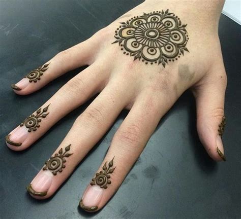 Pin By Shahrzah Alawadh On Henna Tattoo Designs Simple Simple