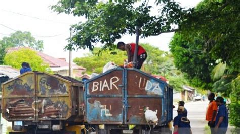 Dlh Biak Papua Siagakan Petugas Kebersihan Selama Libur Lebaran