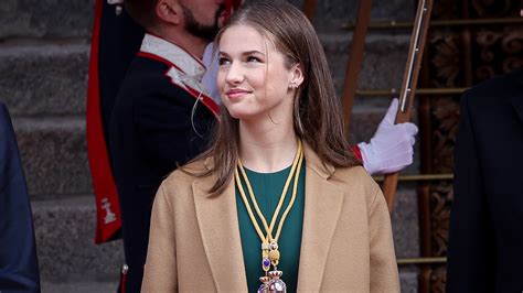 Future Queen Of Spain Princess Leonor Looks The Part In Carolina Herrera Coat Marie Claire