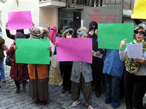Sex Workers Stage Protest To Keep Brothel Alive In Istanbul T Rkiye News