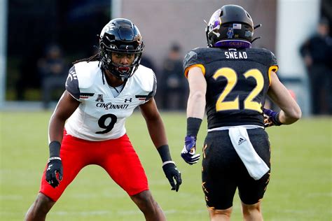 UC Bearcats Football Unveil New All Black Uniform | Uni Watch