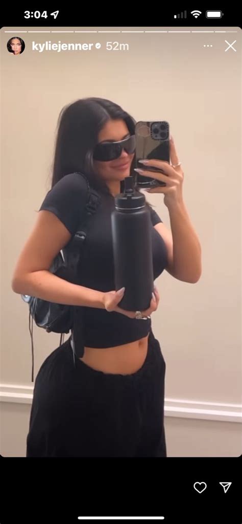 Pin By Baba Khan On Kylie Jenner Selfies Instagram Stories Snaps