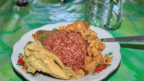 Indonesian cuisine Red rice 27391441 Stock Photo at Vecteezy