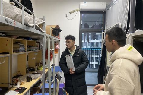 电子工程学院辅导员深入学生宿舍开展新学期安全卫生检查工作 电子工程学院