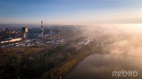 Mglisty Poranek W Jastrz Biu Zdroju Na L Sku W Polsce Z Lotu Cartazes