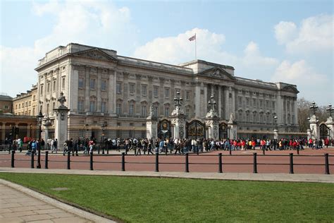 Top 10 Facts About Buckingham Palace Discover Walks Blog