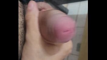 Punheta muito gostosa no escritório XVIDEOS