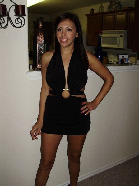 Sexy Latina Milf Im Kleinen Schwarzen Bild Pics Men