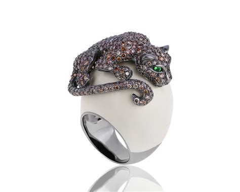 Завораживающее золотое кольцо с изумрудами 1.55ct – купить по цене 107 ...