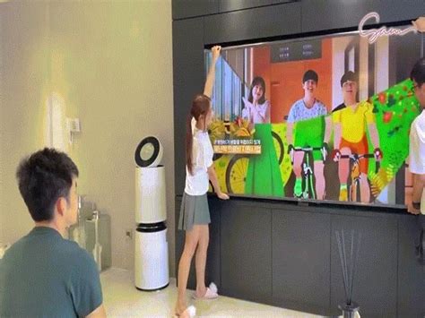 Hot girl có gia tài 50 tỷ khoe căn hộ hiện đại rộng thênh thang đi mỏi chân không hết