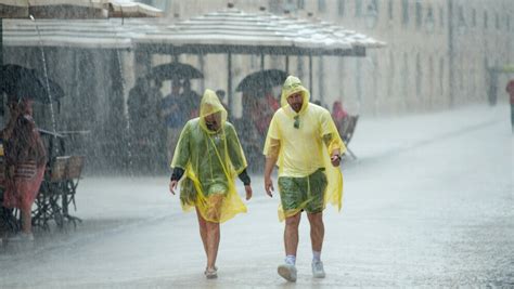 Stiže grmljavinsko nevrijeme Izdana upozorenja ograničenja i u prometu