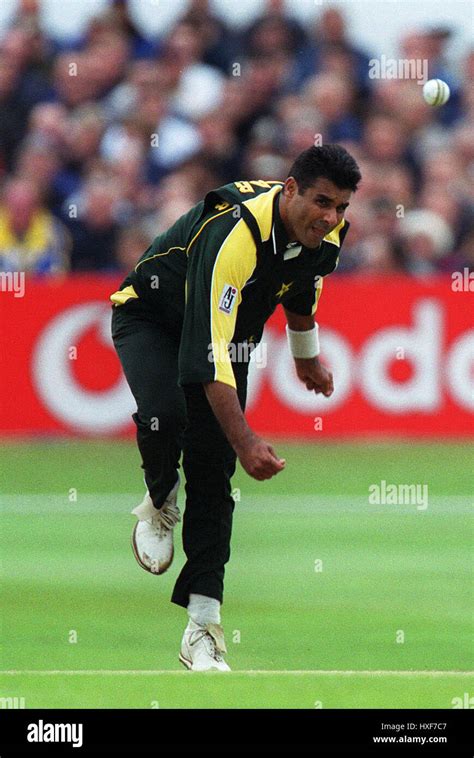 Waqar Younis Hi Res Stock Photography And Images Alamy