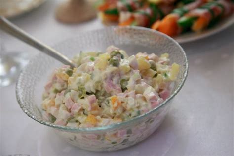 Как сделать оливье еще вкуснее: салат просто сметут со стола: новости ...