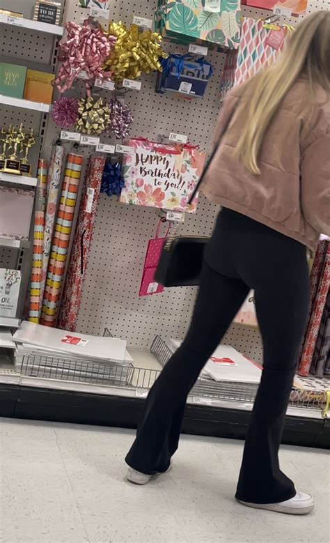 Tight Blonde Spandex Leggings Yoga Pants Forum