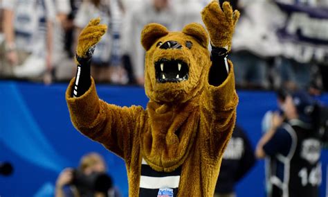 Penn State’s mascot made a fantastic catch during the Fiesta Bowl