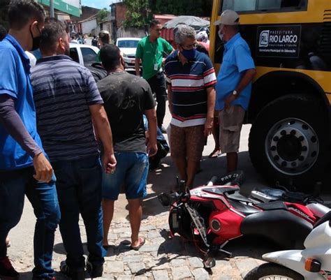 Motociclista Morre Ap S Colis O Nibus Escolar Em Rio Largo