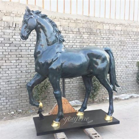 Statue de cheval en bronze vert grandeur nature à vendre en extérieur