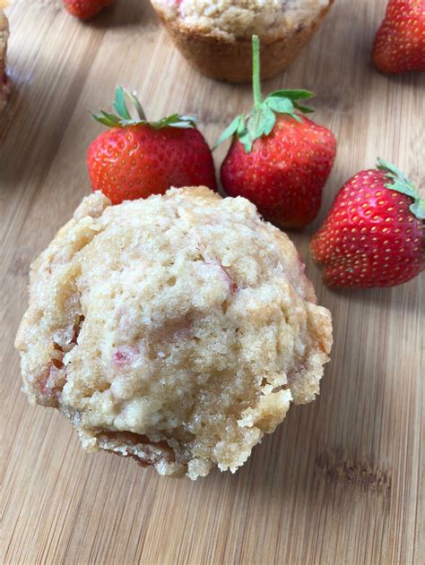 Fresh Strawberry Muffins With Crumble Topping Chocolate Slopes®