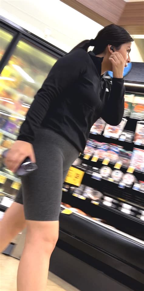Latina Coed At Grocery In Gray Legging Shorts OC Video Long Spandex Leggings Yoga Pants