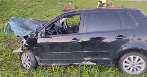 Dois homens morrem após carro sair da pista na BR 101 em Balneário